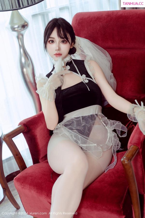   [XiuRen]高清写真图 2024.09.24 No.9197 汐汐爱吃草莓 丝袜美臀第12张图片